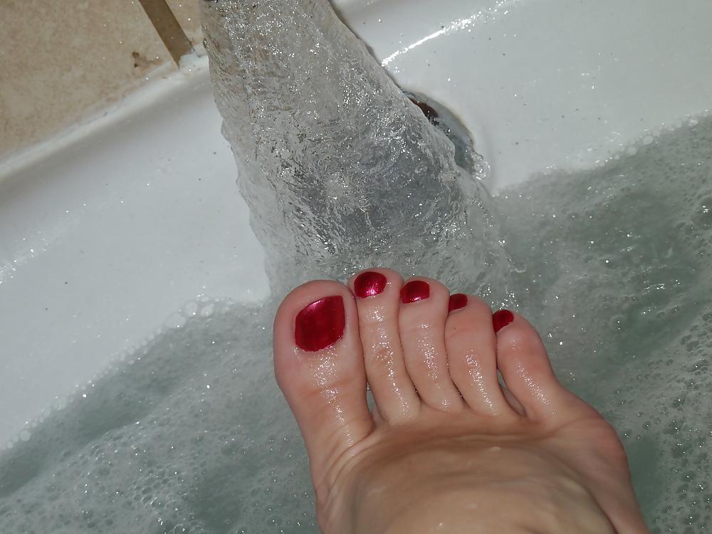 20P Feet in bath