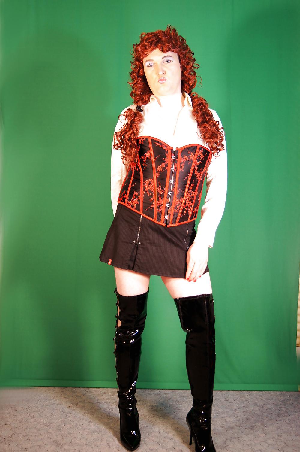 9P Red Hair Tgirl Threat