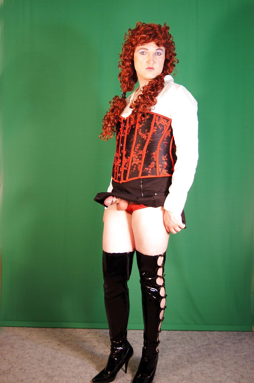 9P Red Hair Tgirl Threat