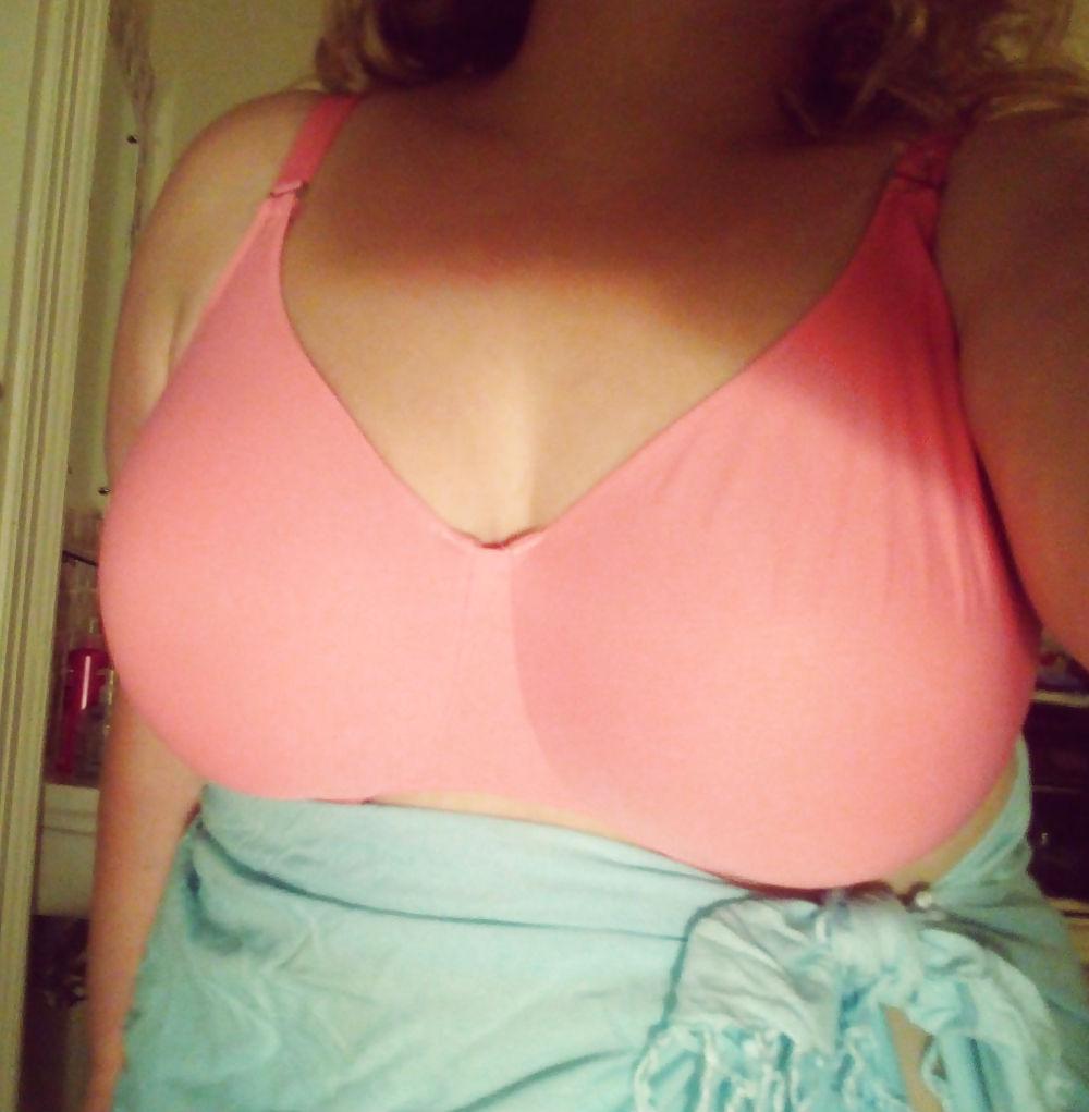 7P Pink bra, pink panties, pink pussy. 
