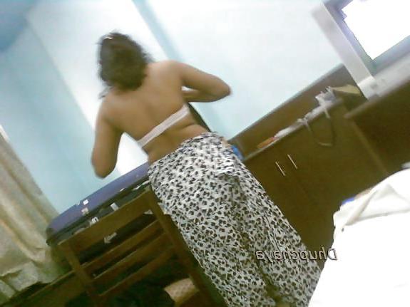 15P Bangladeschisches Callgirl im Hotelzimmer