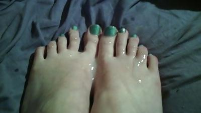 8P My cum on pretty feet