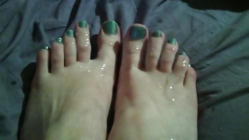 8P My cum on pretty feet