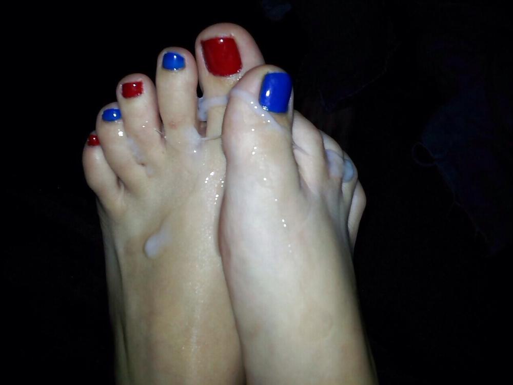 8P My cum on pretty feet