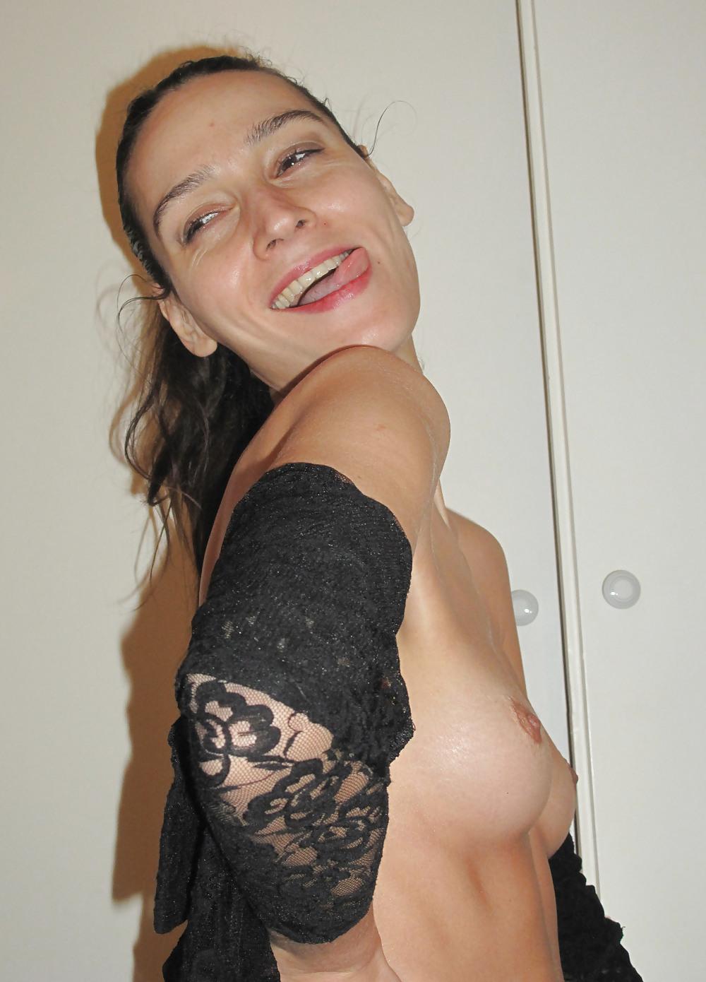 12P Hottie in and out of her bra