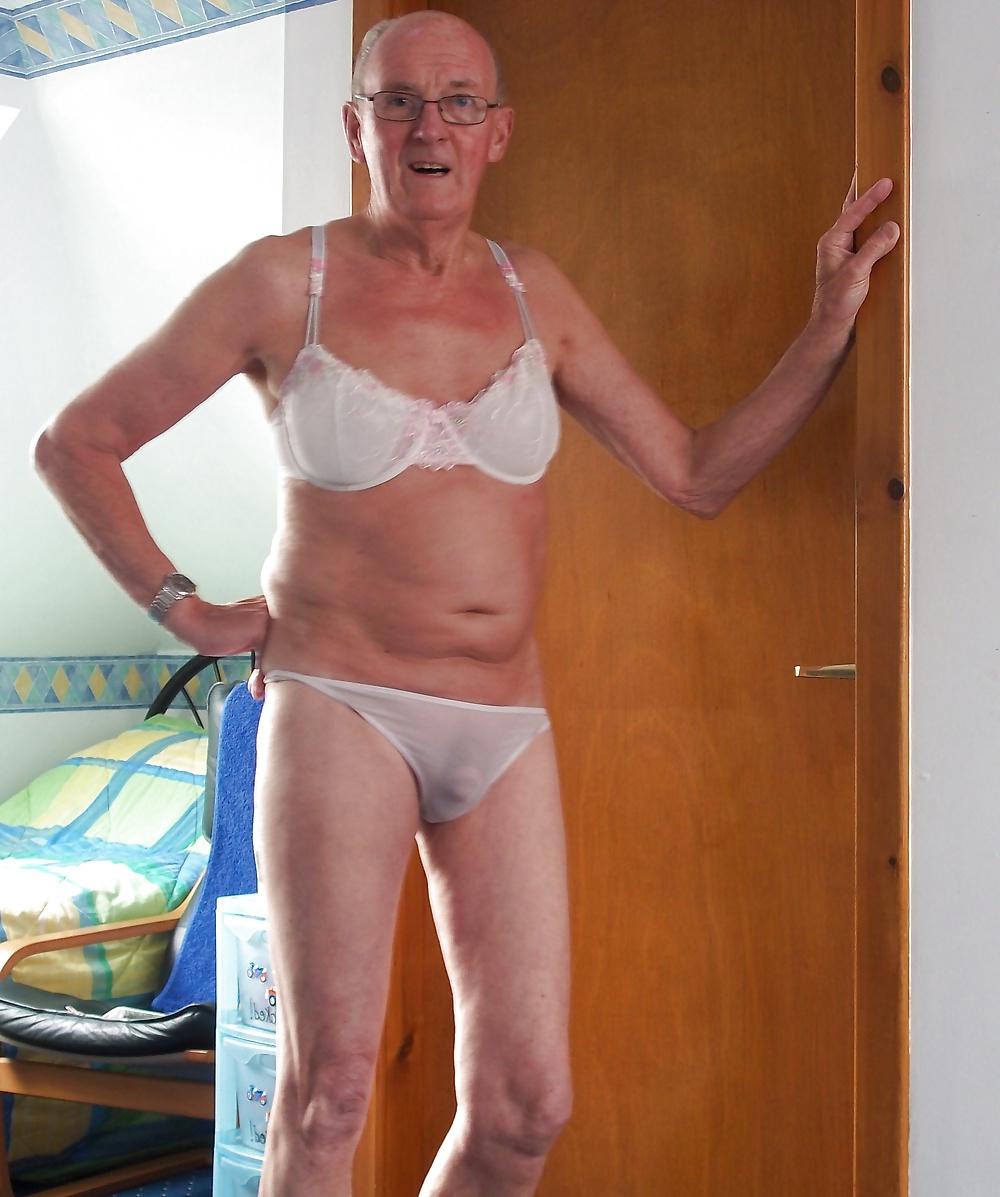 11P In my Bra & Panties
