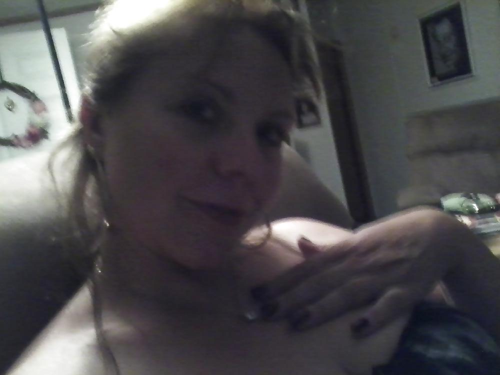 15P Lost and found cell pictures of sexy thick milf