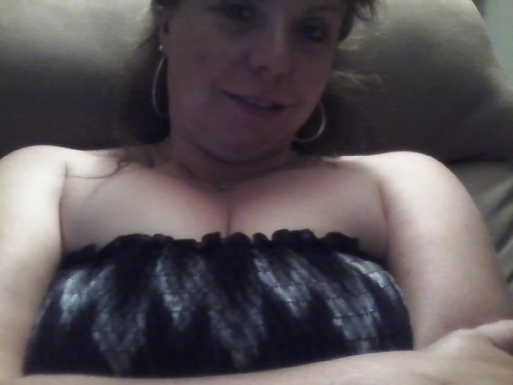 15P Lost and found cell pictures of sexy thick milf