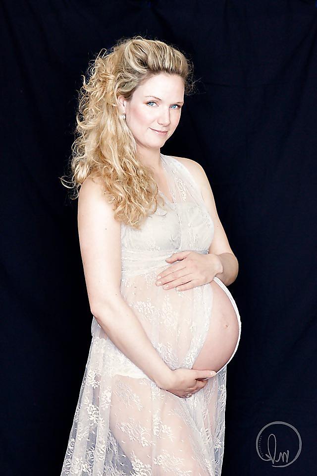4P Krysta 32 year old pregnant milf