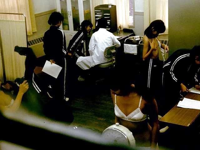 20P Japanese Girl Changing 04