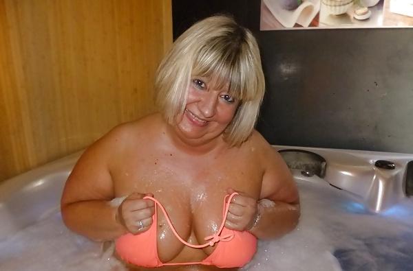 8P Dans le Jacuzzi
