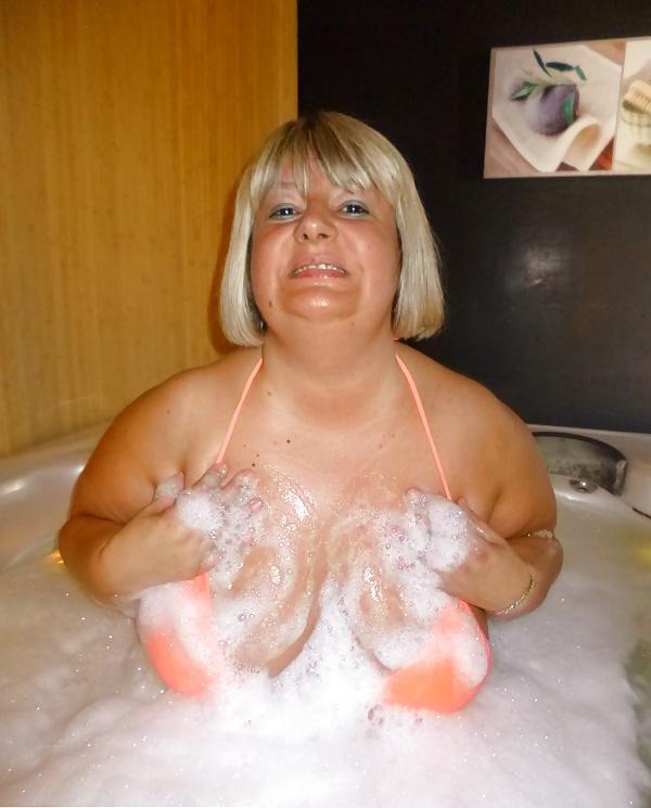 8P Dans le Jacuzzi