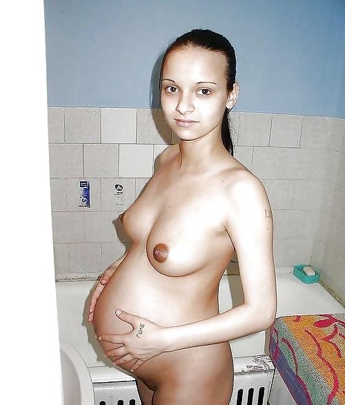 25P Nude Pregnant