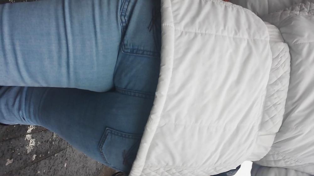 19P Walking Jeans MILF Ass