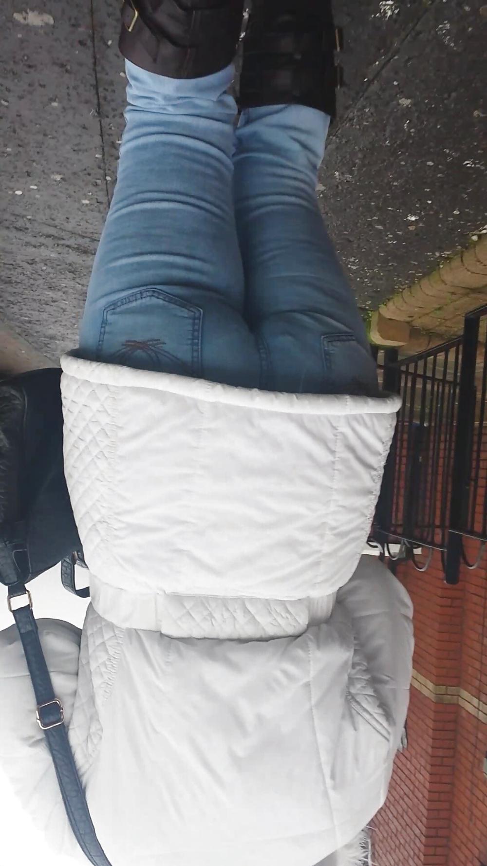 19P Walking Jeans MILF Ass