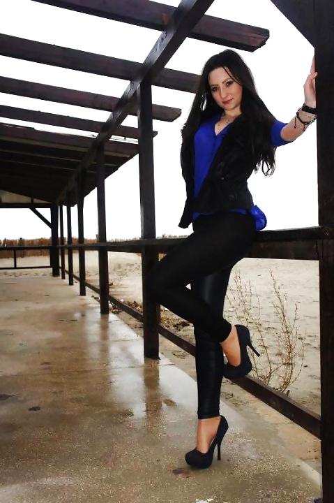 25P Cum on this brunette slut