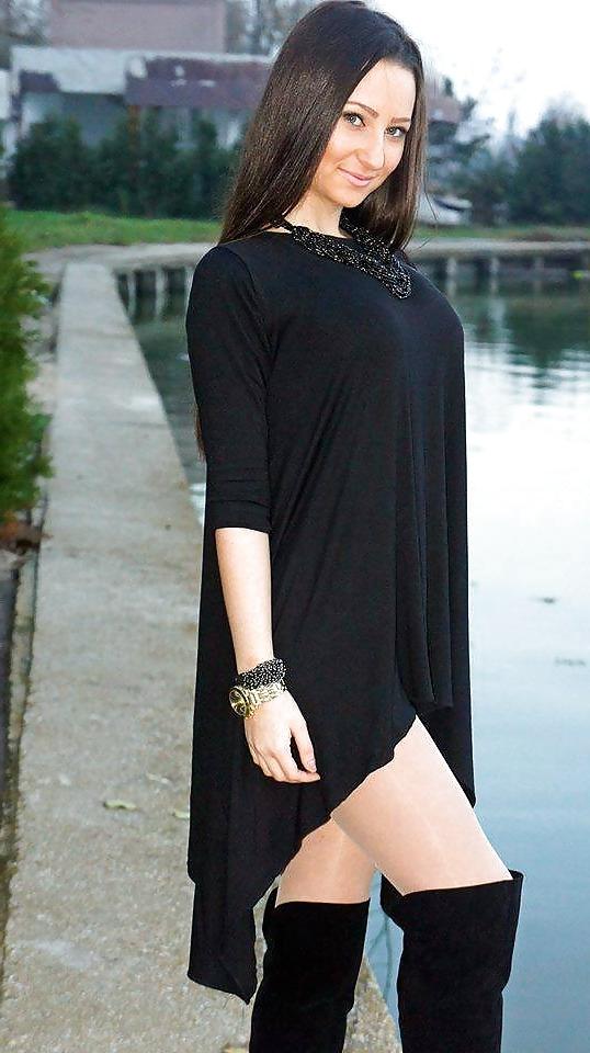 25P Cum on this brunette slut