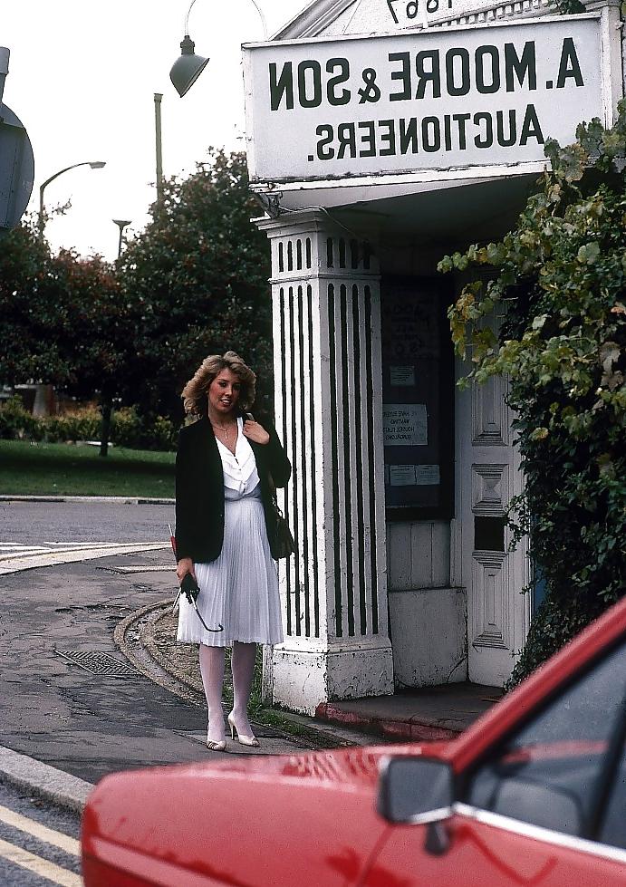 16P Retro girlfriend