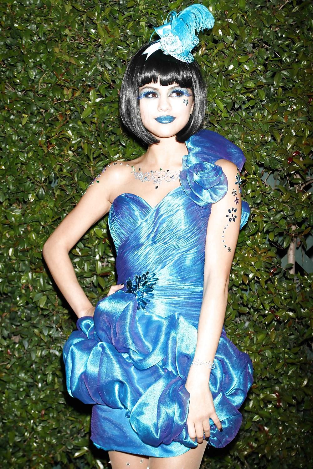 25P The incredible beauty of Princess Selena Gomez