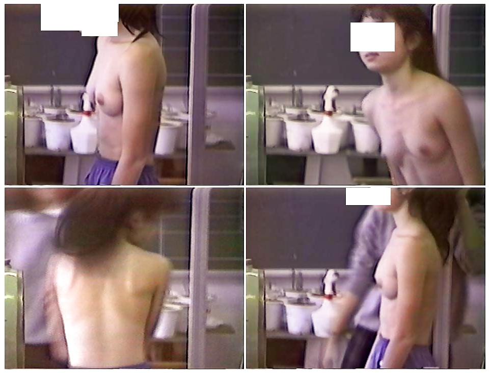 20P Japanese Girl Changing 02