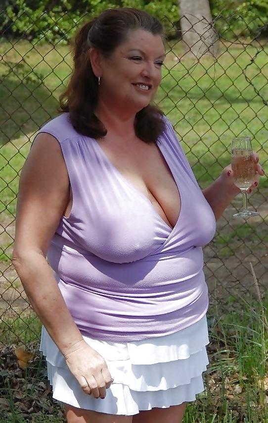 23P Bbw no bra