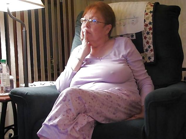 23P Bbw no bra