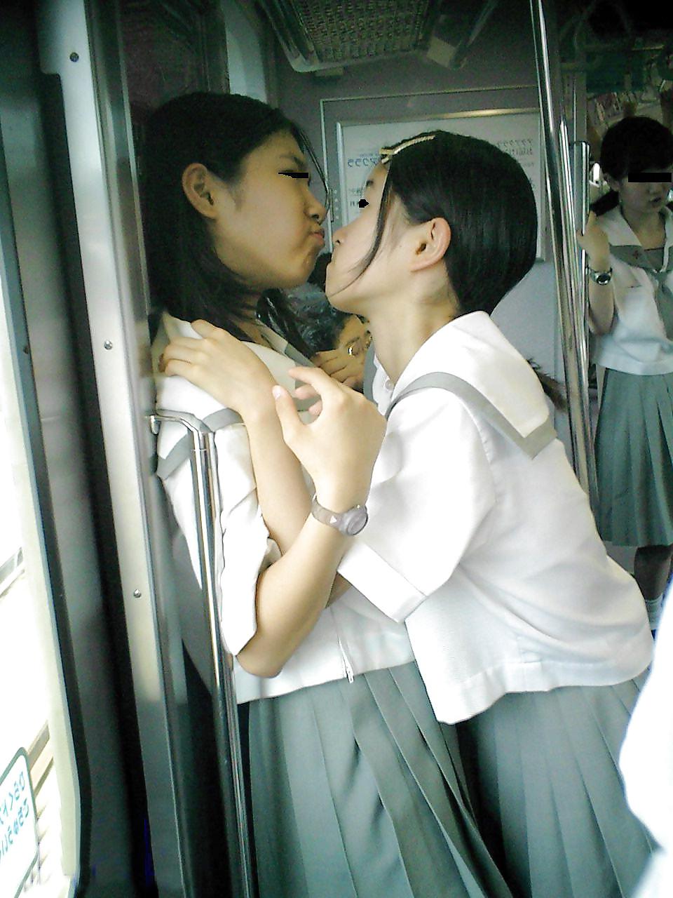 20P Japanese School Girls 01