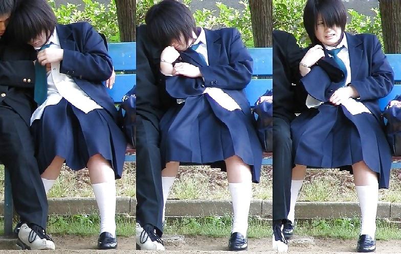 20P Japanese School Girls 01