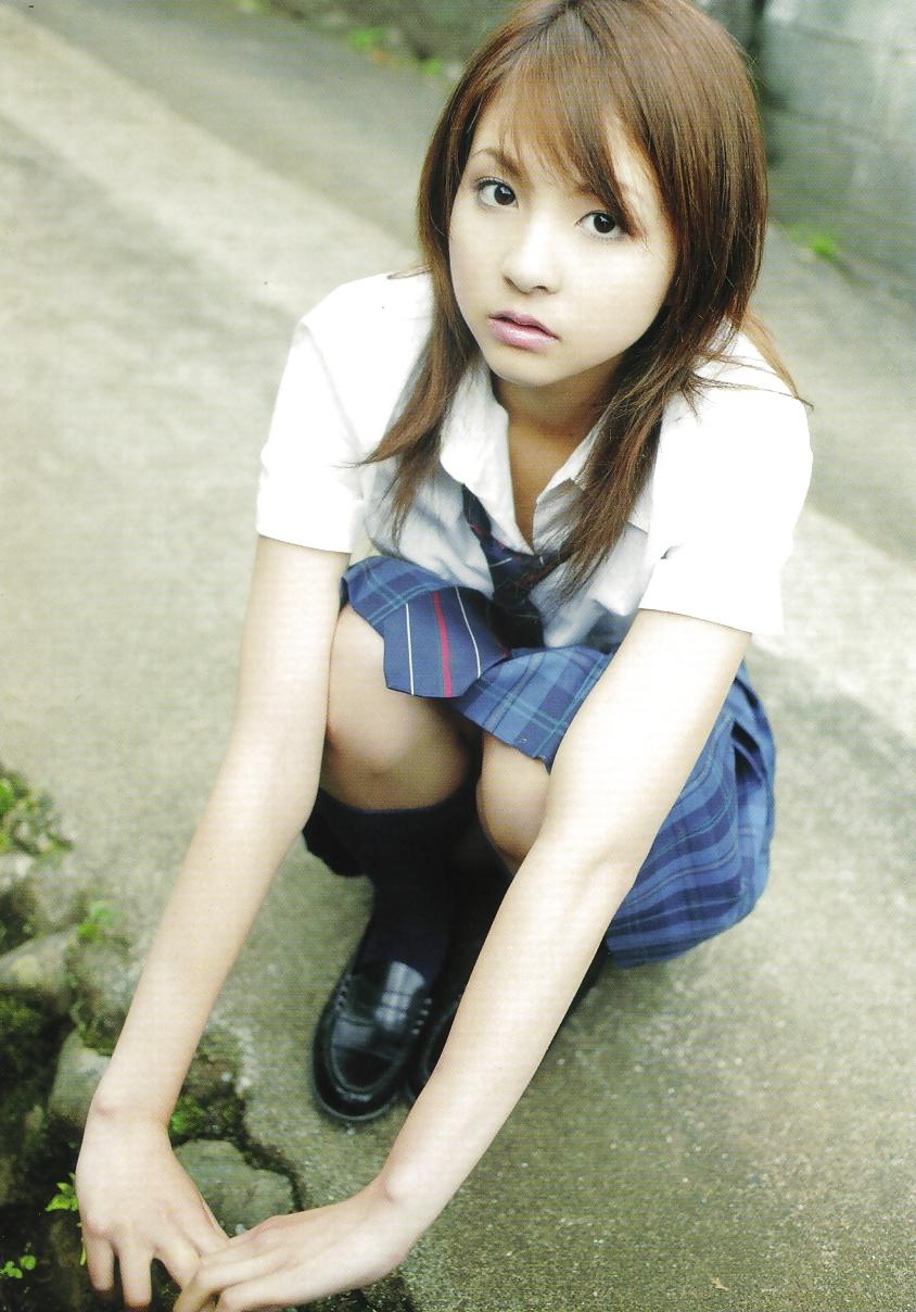 20P Japanese School Girls 01