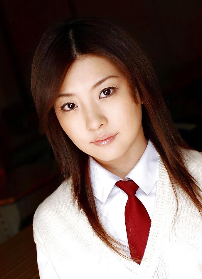 20P Japanese School Girls 01