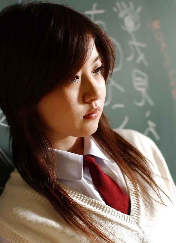 20P Japanese School Girls 01