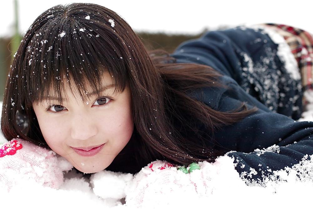 20P Japanese School Girls 01