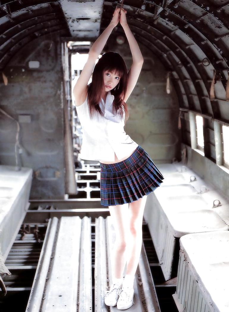 20P Japanese School Girls 02