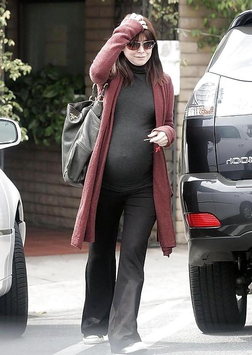 25P Alyson hannigan pregnant