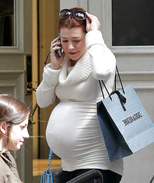 25P Alyson hannigan pregnant