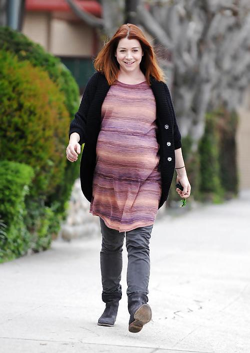 25P Alyson hannigan pregnant