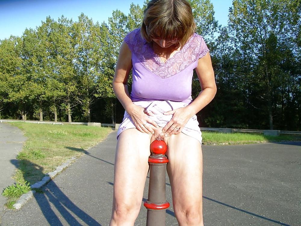 25P Cheryl Shows Her Big Cunt