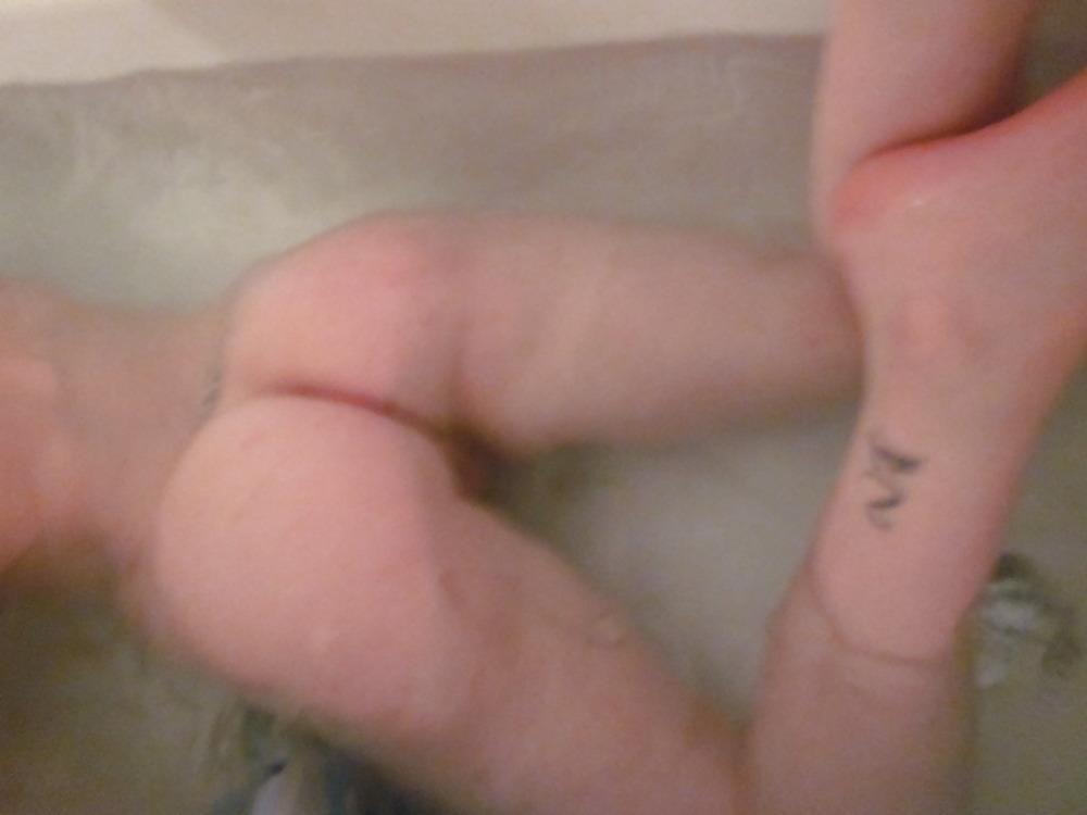 25P I let my hubbys friend take pics of me(Baby) in bath