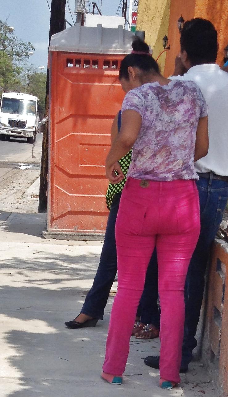 7P Mexicana-Culo jovencito esperando camion