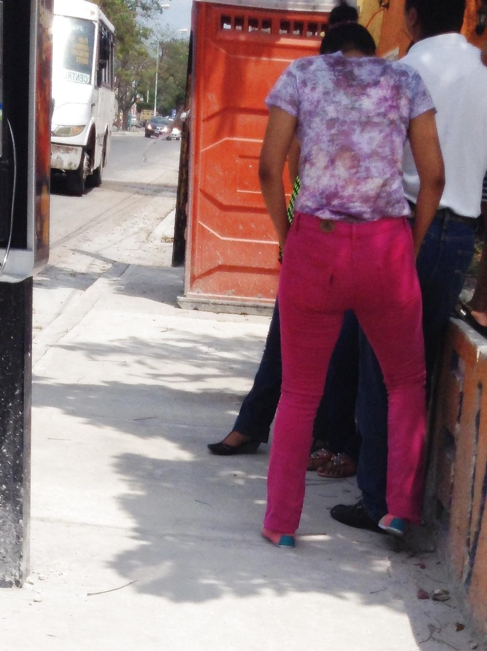 7P Mexicana-Culo jovencito esperando camion
