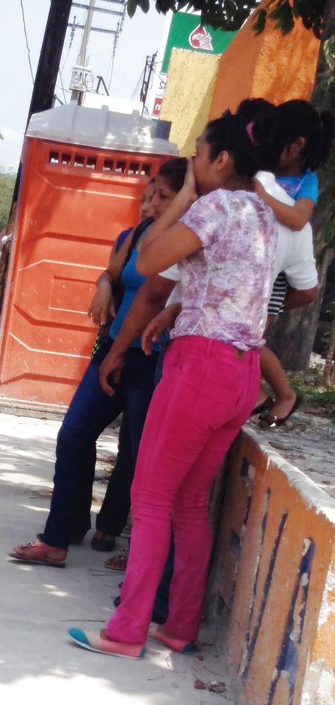 7P Mexicana-Culo jovencito esperando camion