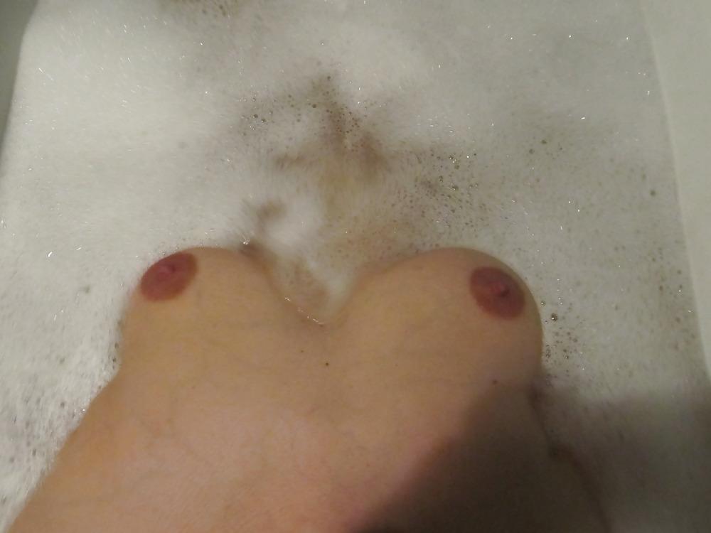 4P My tits in the bath