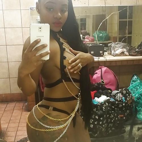 25P Strippers Lockers Room 2 - Vestiaires Strippers