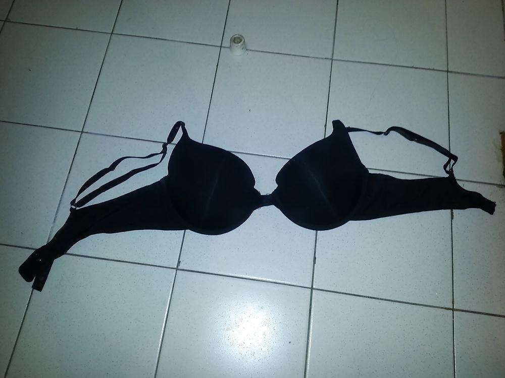 17P My 24 Cousin Green Etam Bra and Black Secret Possessions Bra