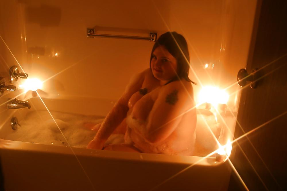 25P Kaylee takes a bath