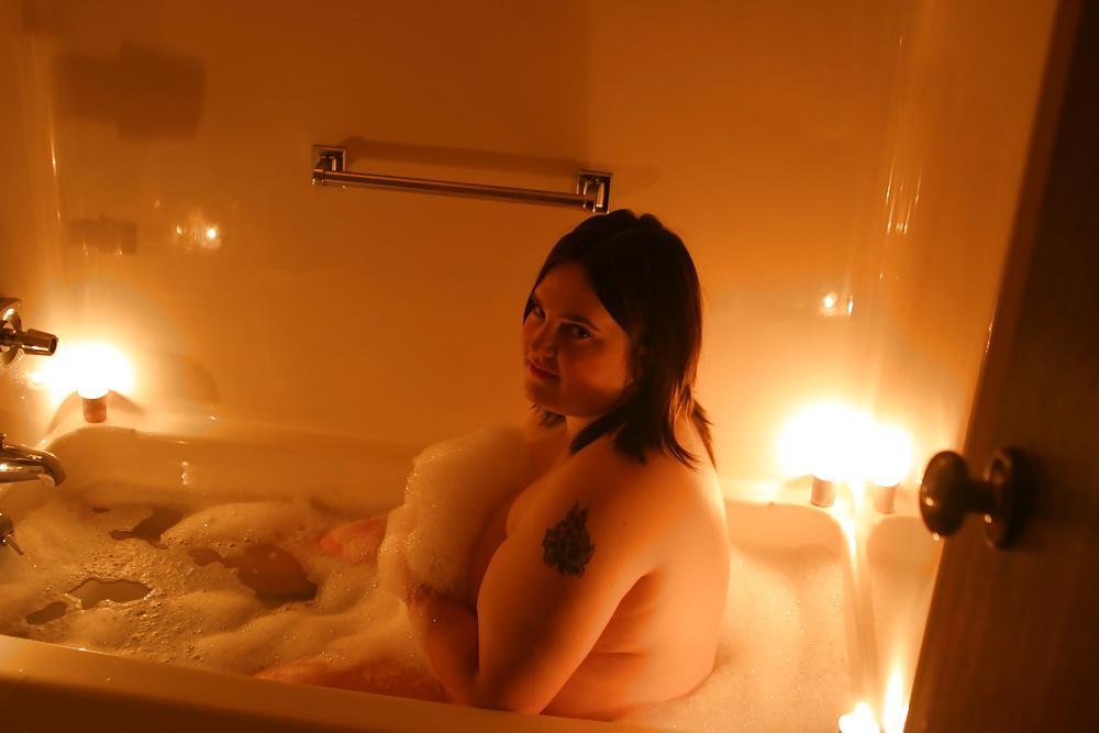 25P Kaylee takes a bath
