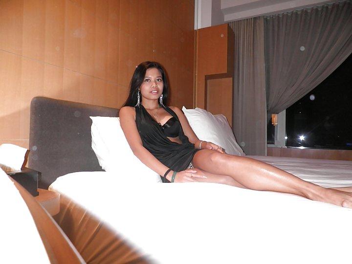 4P Two Horny indonesian Chicks in My Room