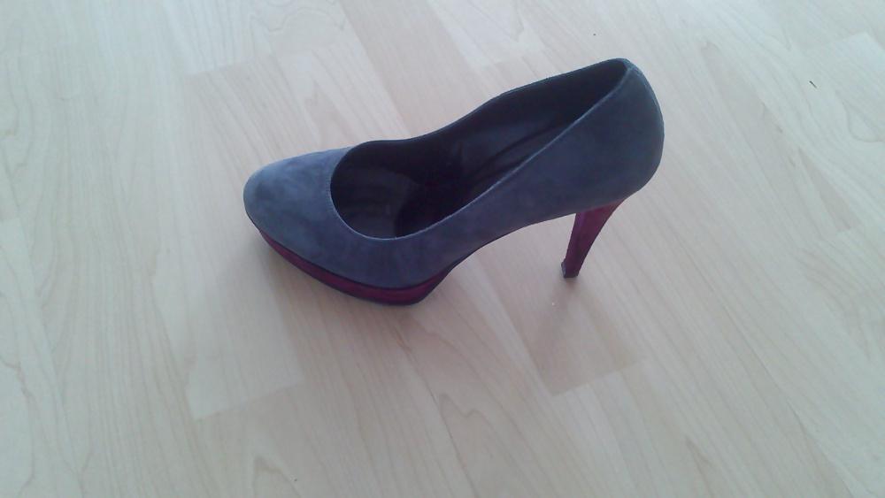 7P Cum on heels