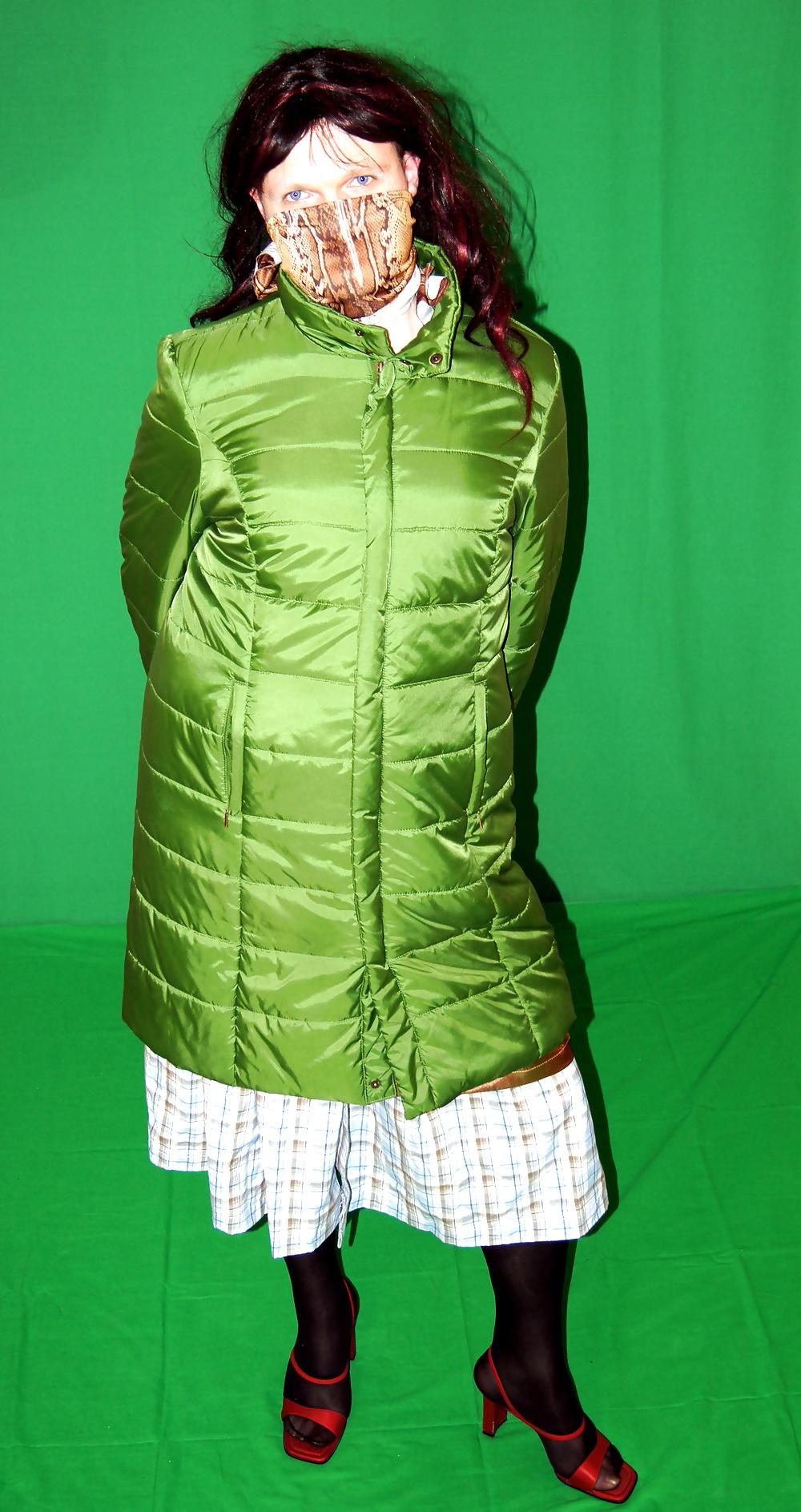 8P Tgirl with Dirndl under the green Jacket