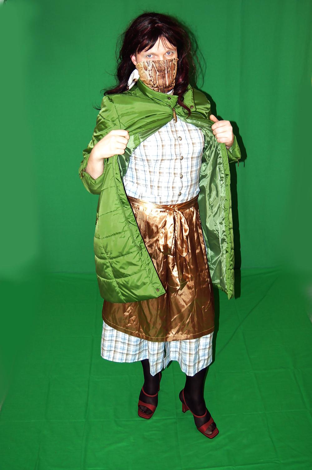 8P Tgirl with Dirndl under the green Jacket